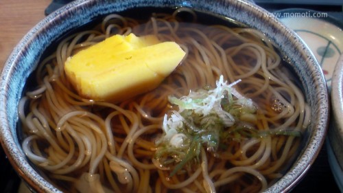 蕎麦に厚焼き卵